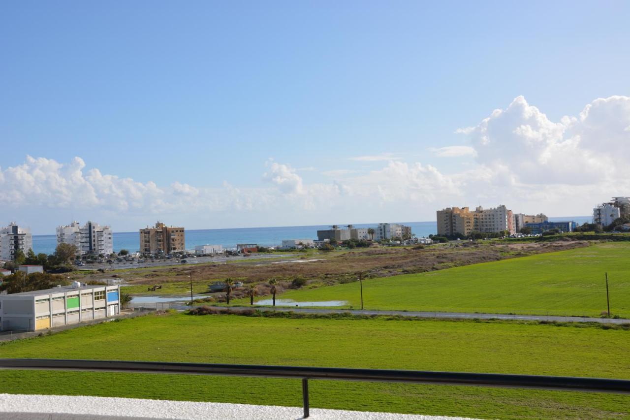 Must Stay - Sea & Salt Lake Panoramic View Apt Larnaca Zewnętrze zdjęcie